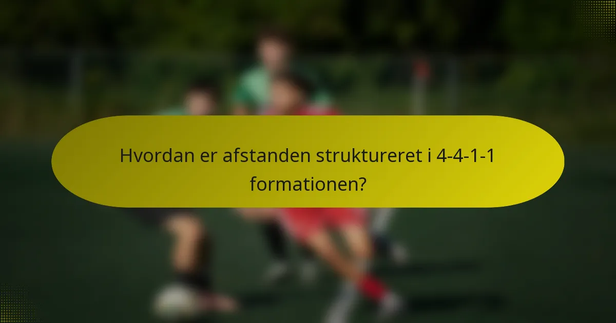 Hvordan er afstanden struktureret i 4-4-1-1 formationen?